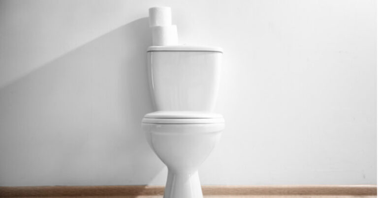 トイレのタンクはカビだらけ？！汚れをすっきり落とす簡単な掃除方法をご紹介 ココナラミーツマガジン